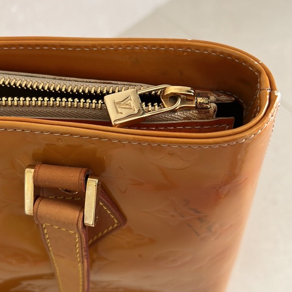 Louis Vuitton Vernis Houston Sholder Bag - Picture 8 of 17